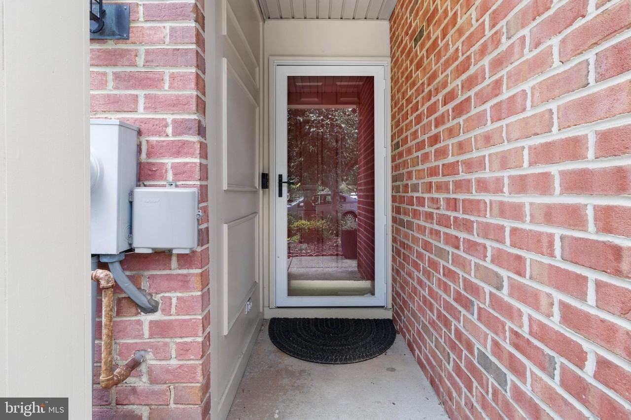 13 Bank Spring Ct - Photo 4 of 50