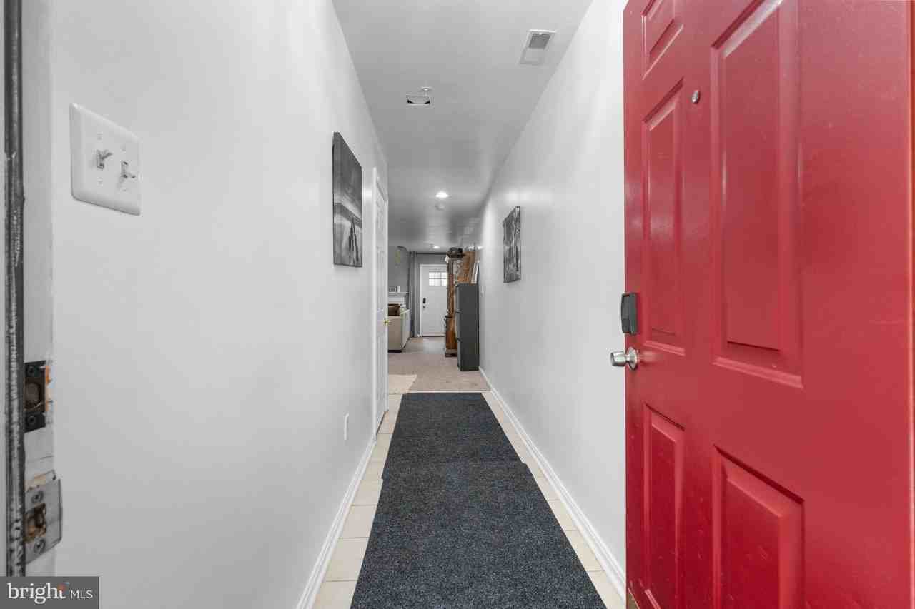 13 Bank Spring Ct - Photo 5 of 50