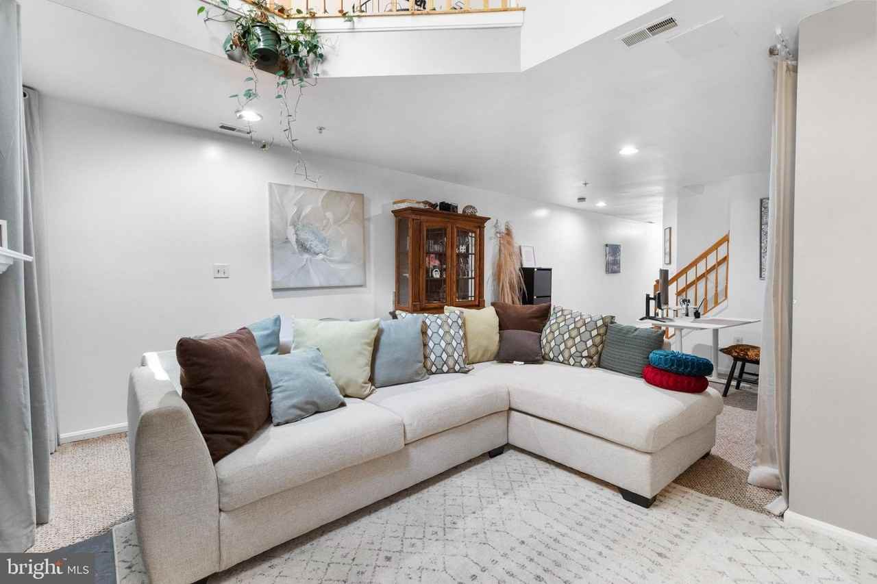 13 Bank Spring Ct - Photo 6 of 50
