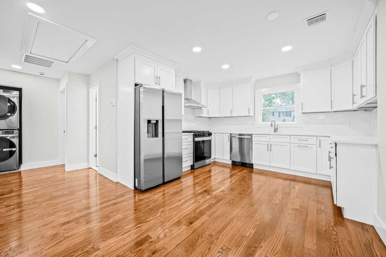 83 Harrison Ave - Photo 5 of 14