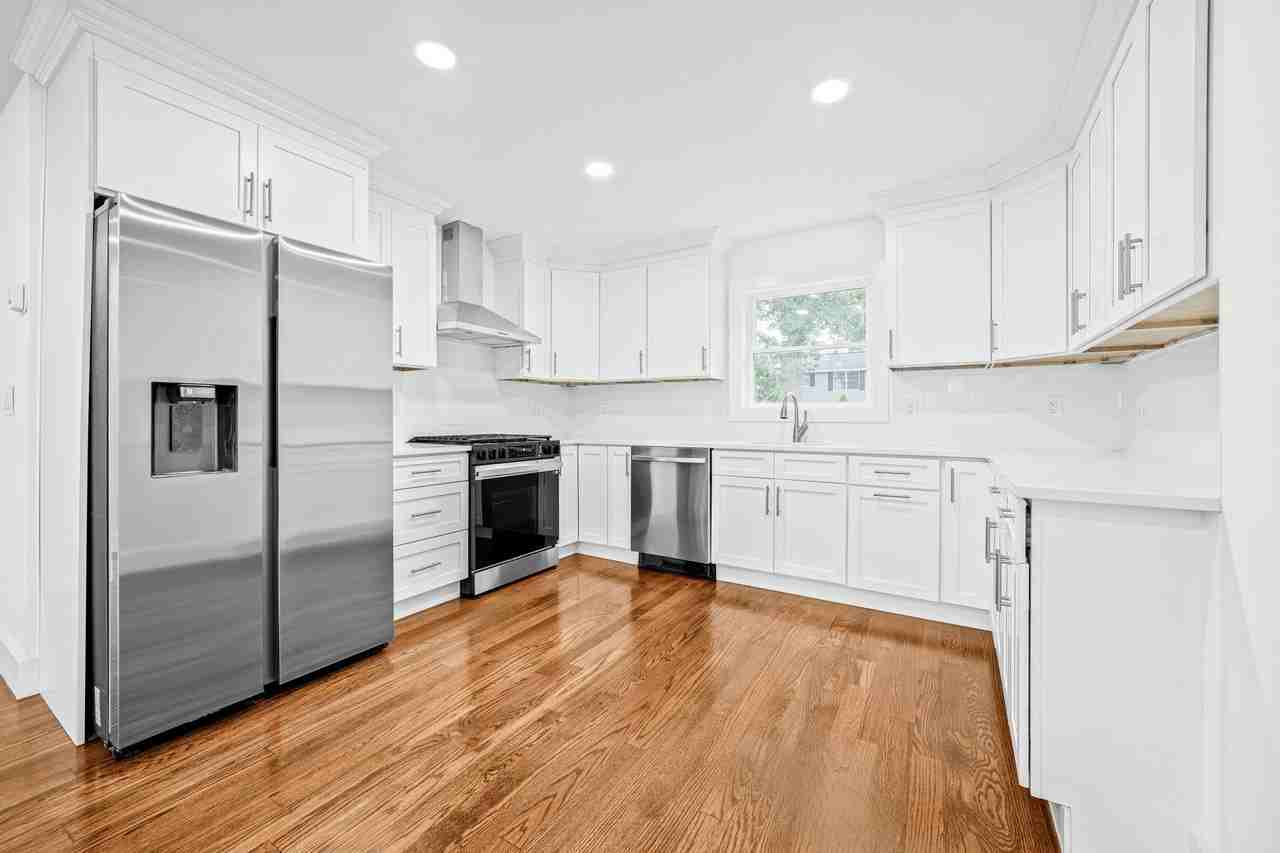 83 Harrison Ave - Photo 6 of 14