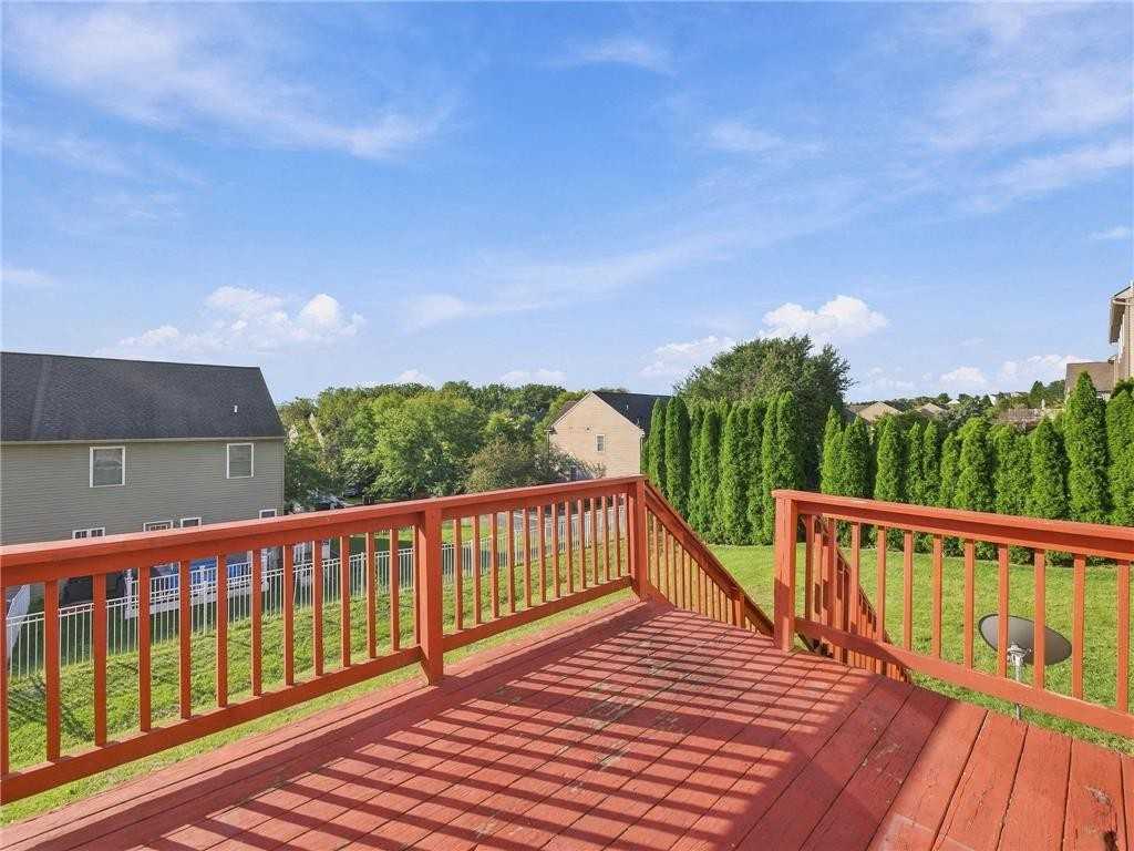 8346 Scenic View Dr - Photo 3 of 18