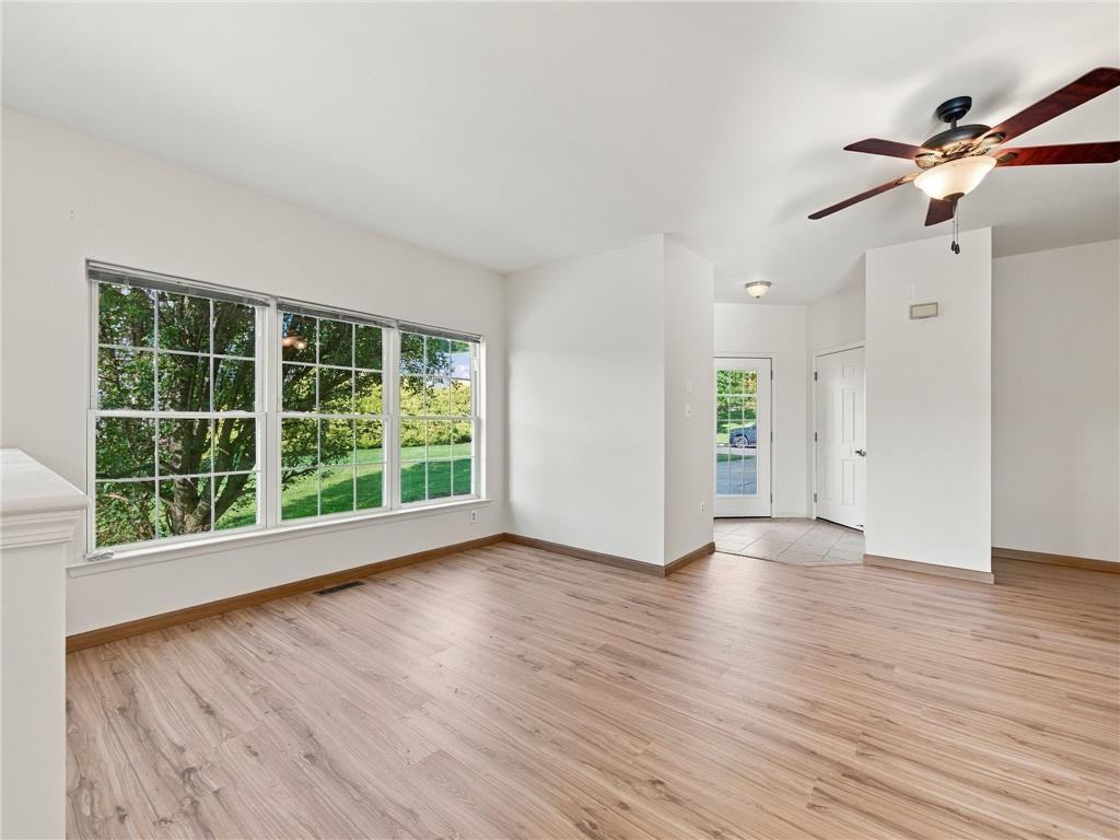 8346 Scenic View Dr - Photo 5 of 18