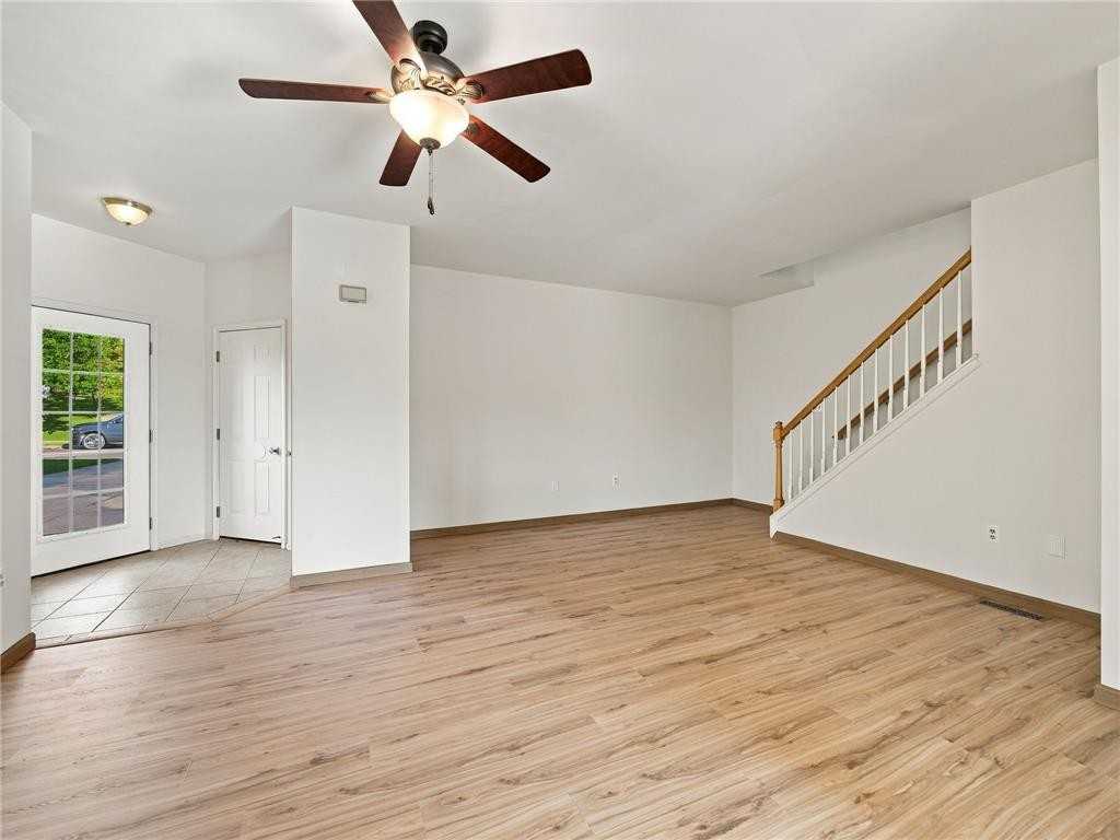 8346 Scenic View Dr - Photo 6 of 18