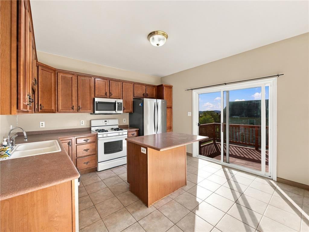 8346 Scenic View Dr - Photo 7 of 18