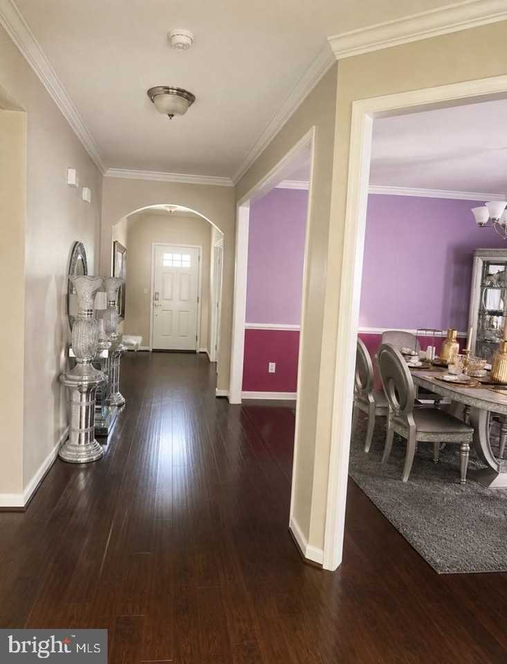 728 Falcon Ln - Photo 2 of 34