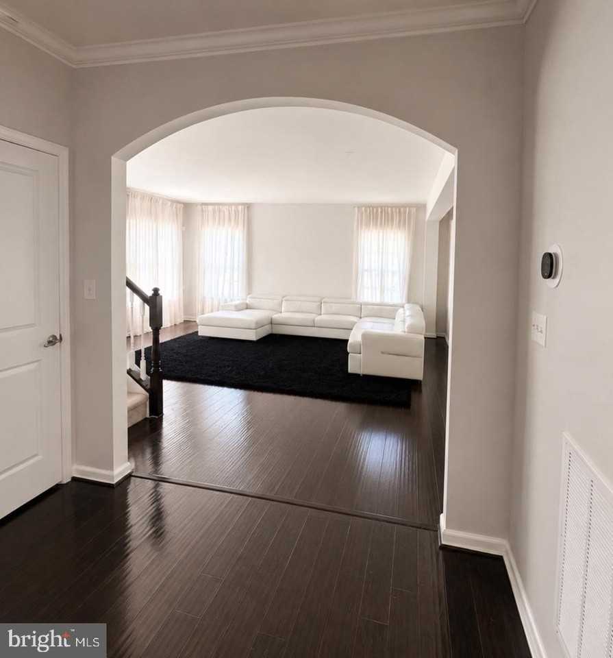 728 Falcon Ln - Photo 6 of 34