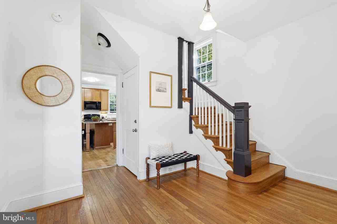 710 Wayne Ave - Photo 3 of 35