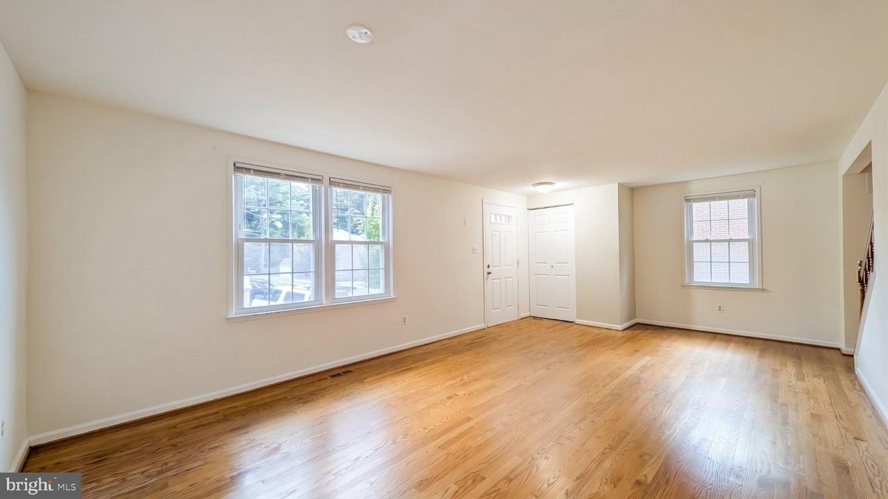 12140 Bentridge Pl - Photo 3 of 16