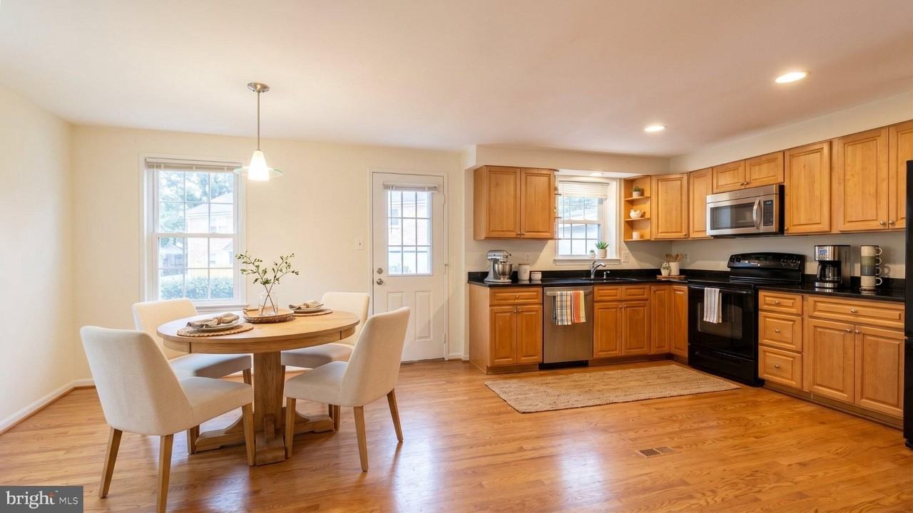 12140 Bentridge Pl - Photo 4 of 16