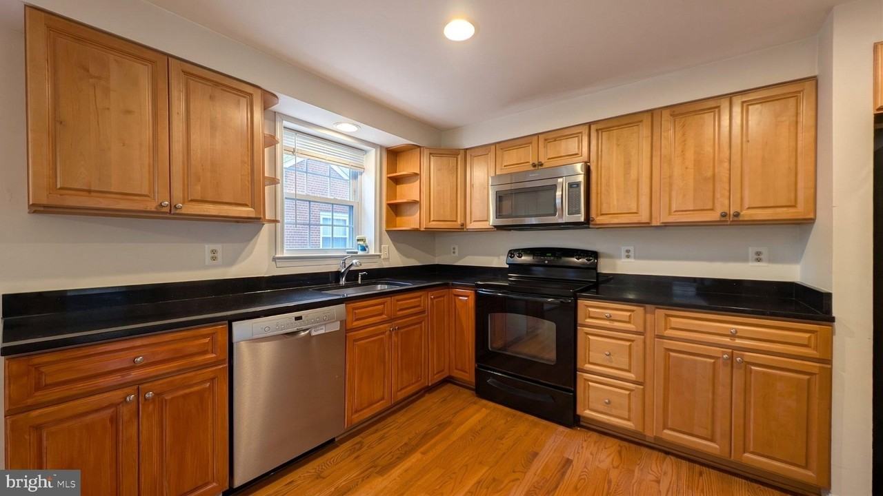 12140 Bentridge Pl - Photo 5 of 16