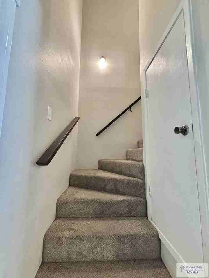 904 Country Club Rd ## 3 - Photo 4 of 21