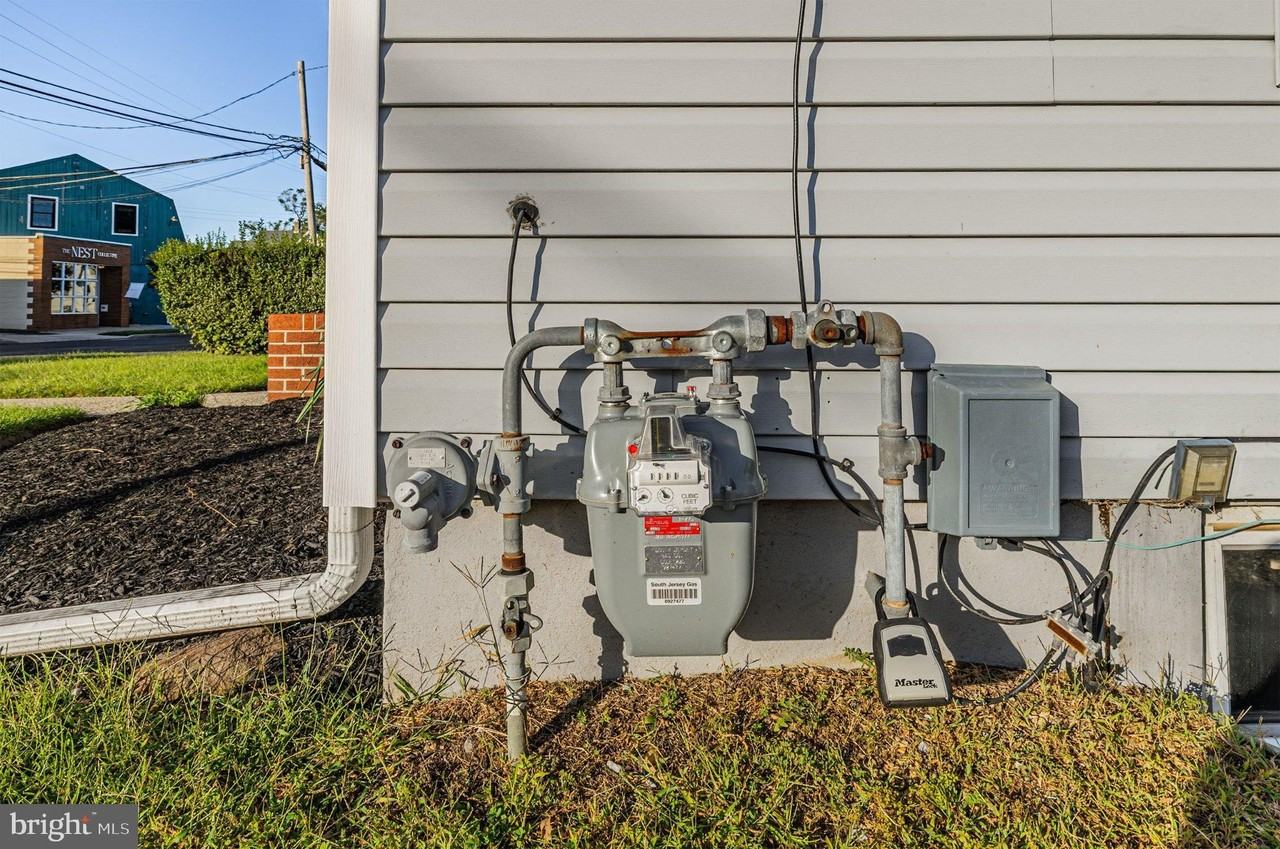108 Vine St - Photo 3 of 11