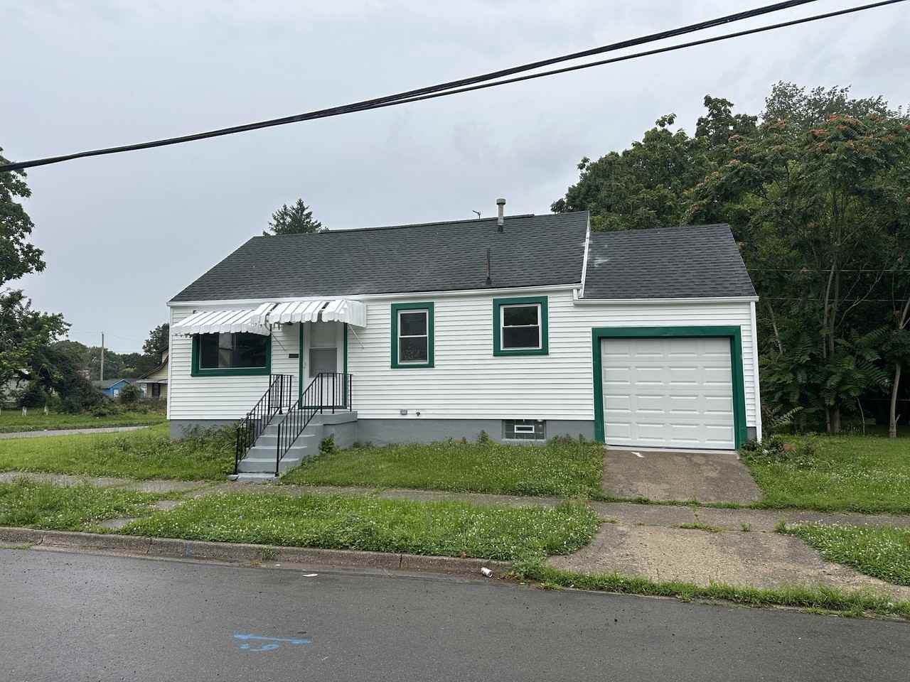 15 Edith St #1