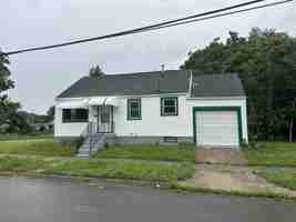 featured image of 15 Edith St #1