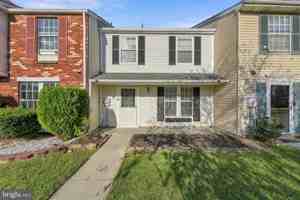 featured image of 8 Victoria Manor Ct