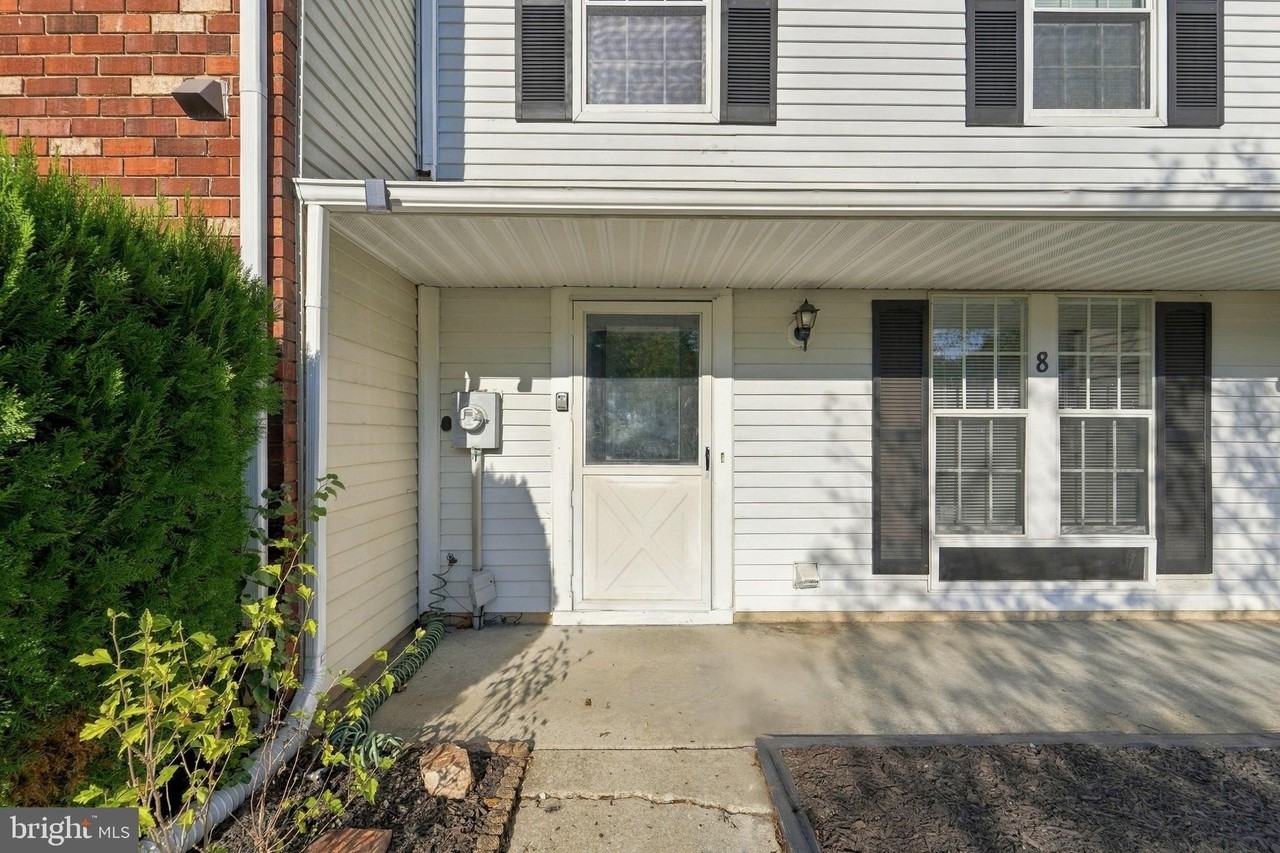 8 Victoria Manor Ct - Photo 2 of 30