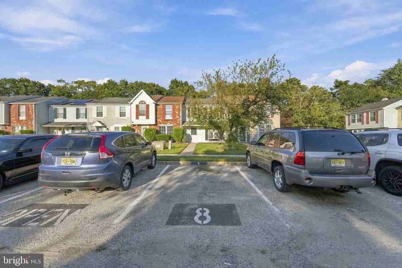 8 Victoria Manor Ct - Photo 3 of 30