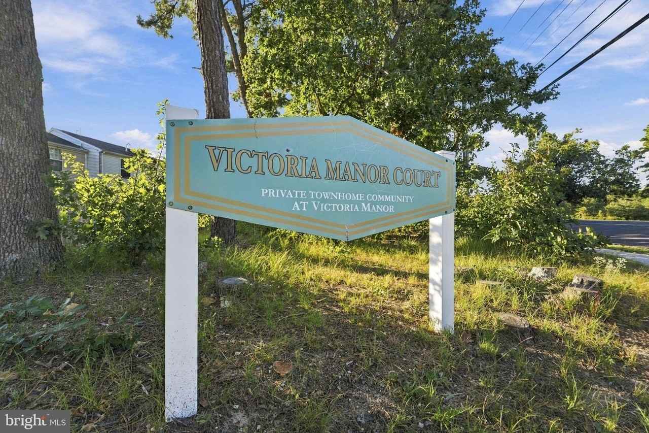 8 Victoria Manor Ct - Photo 4 of 30