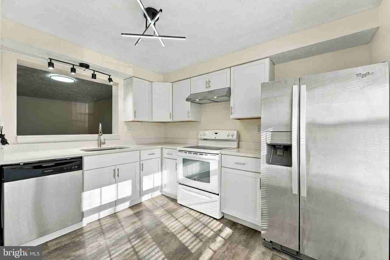 8 Victoria Manor Ct - Photo 7 of 30