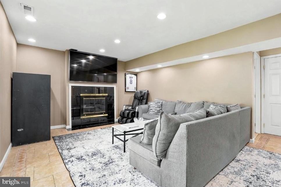 1316 Brown Ave - Photo 3 of 13