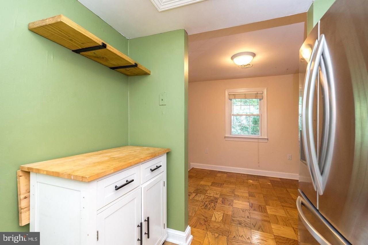 704 Yardley Cmns - Photo 4 of 11