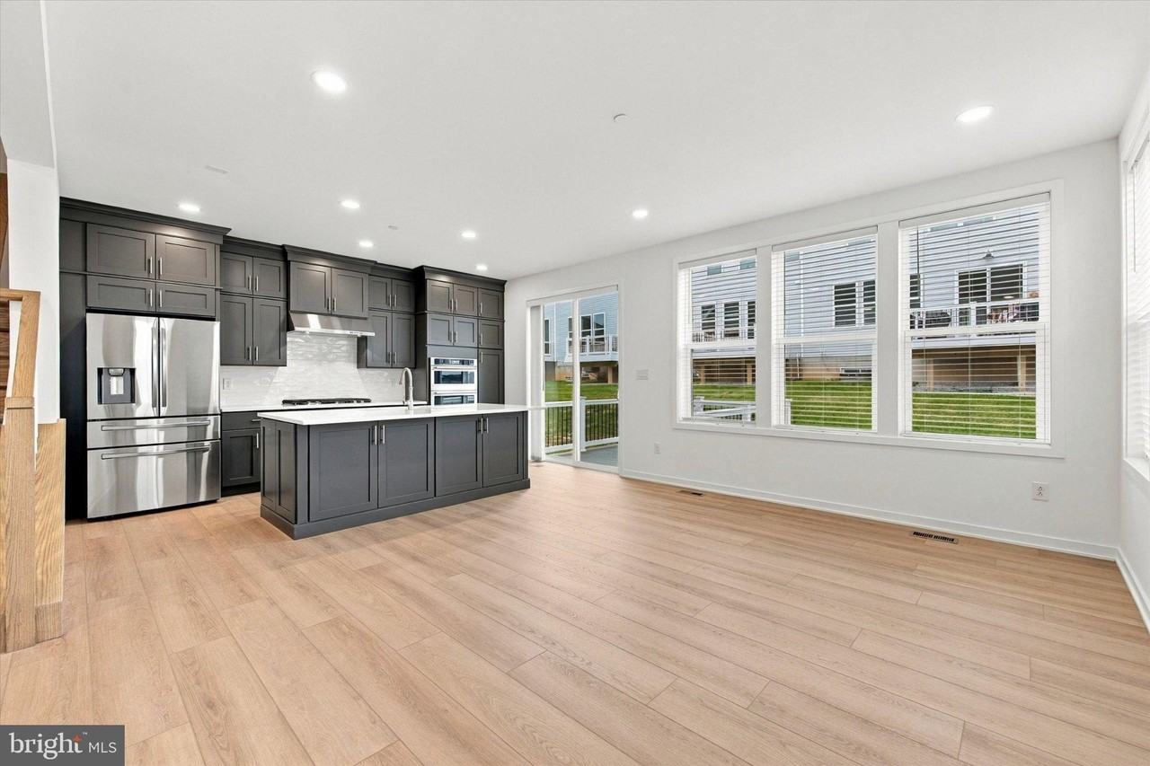 517 Anfield Rd - Photo 3 of 24