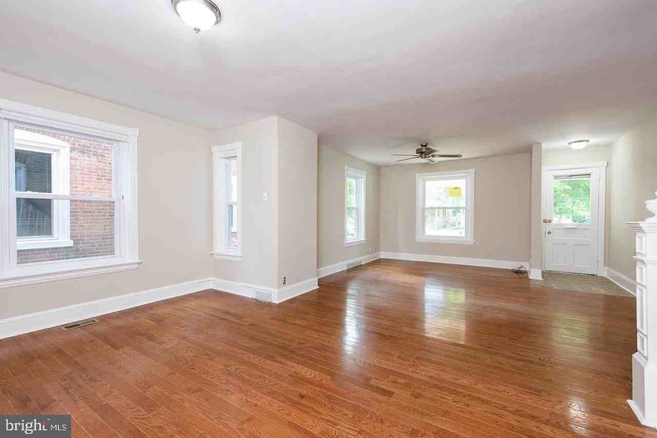 214 Highland Ave - Photo 5 of 25