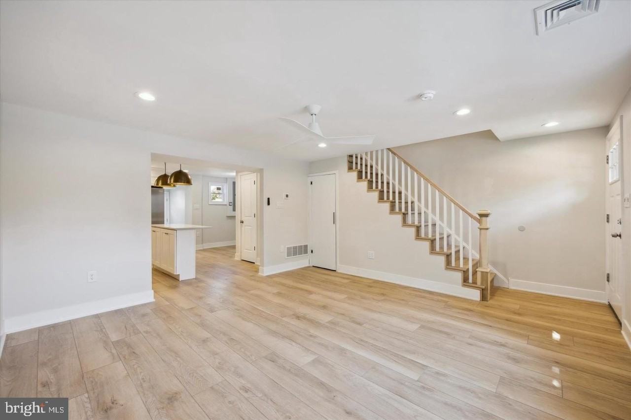 704 S Adams St - Photo 2 of 15