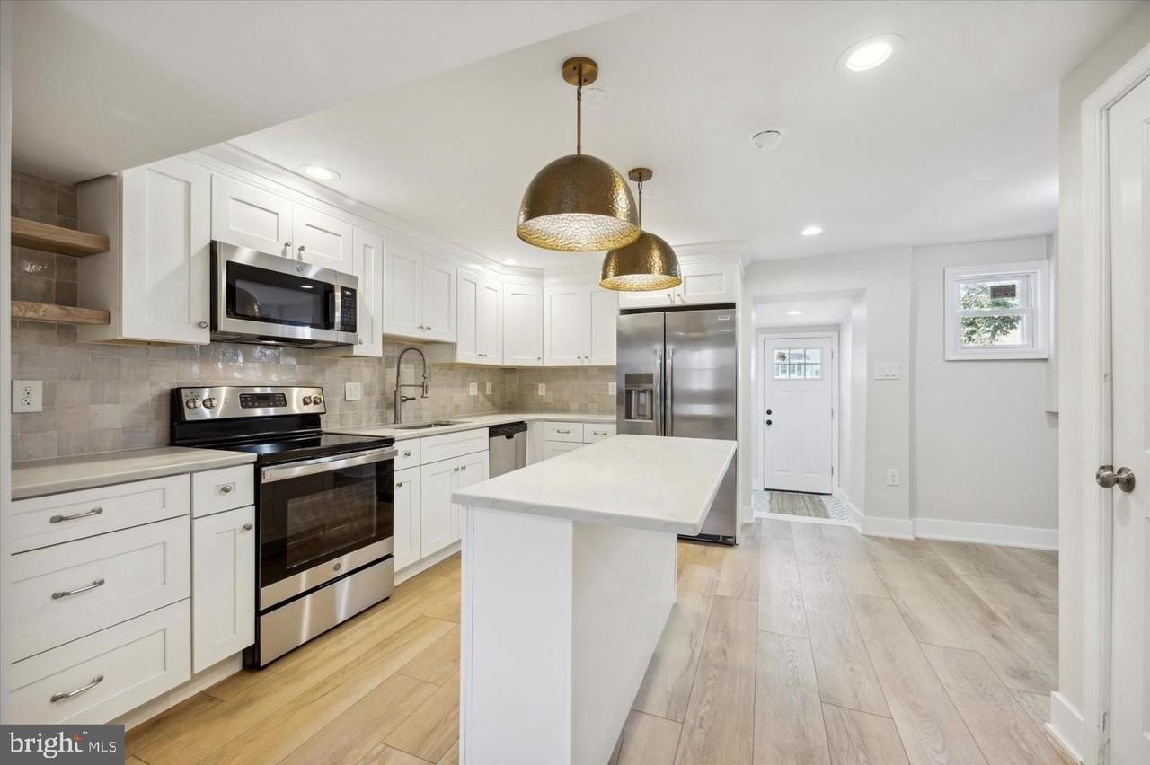 704 S Adams St - Photo 4 of 15