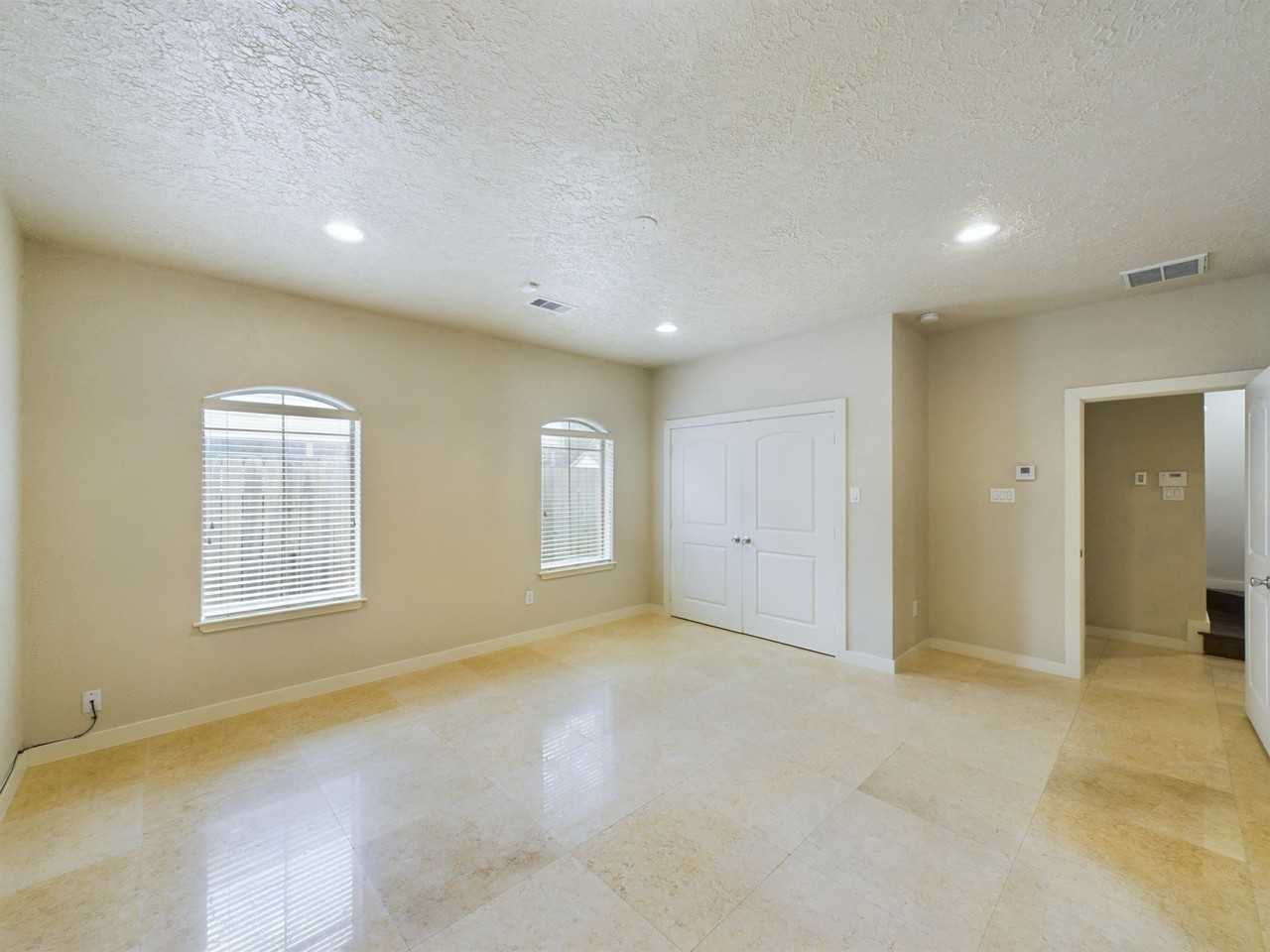 2607 Lawrence St - Photo 7 of 31