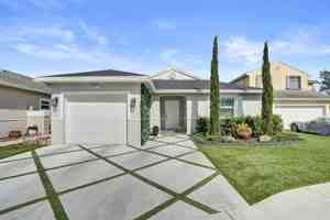 featured image of 372 W Riverbend Dr