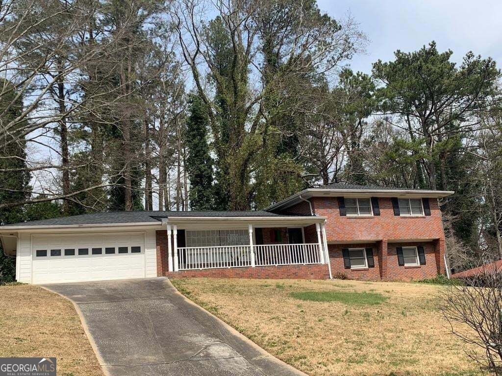 2449 Woodhill Ln
