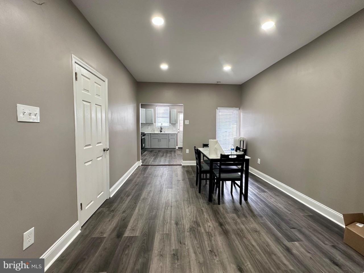 136 W Clarkson Ave - Photo 3 of 42