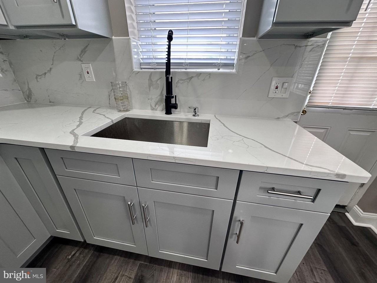 136 W Clarkson Ave - Photo 6 of 42