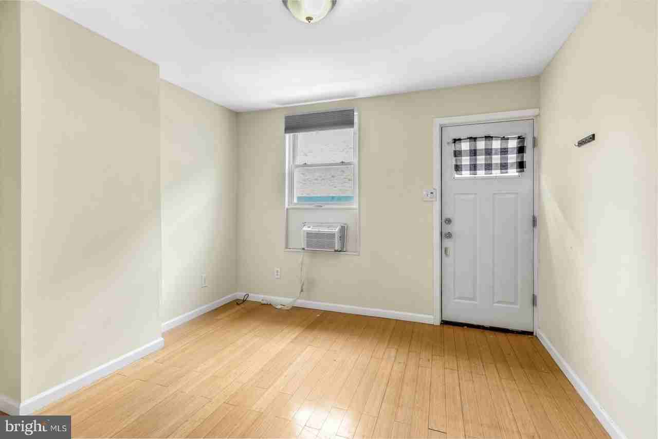 2033 E Letterly St - Photo 2 of 21