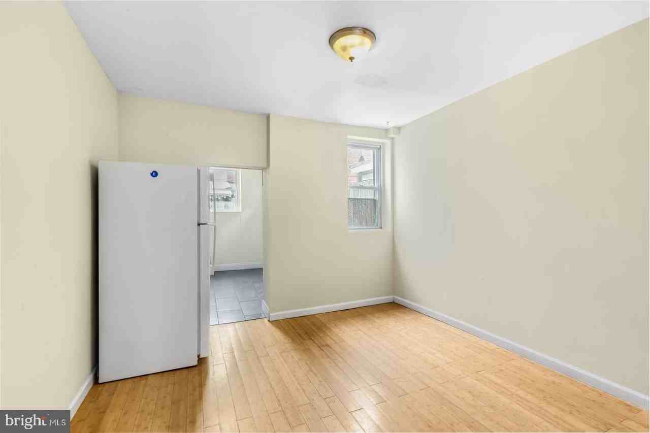 2033 E Letterly St - Photo 4 of 21