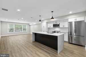 featured image of 2144 Lombard St