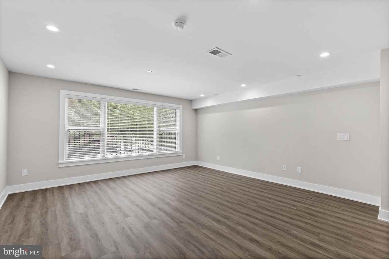 2144 Lombard St - Photo 3 of 20
