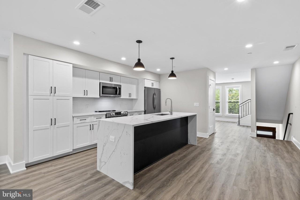 2144 Lombard St - Photo 4 of 20