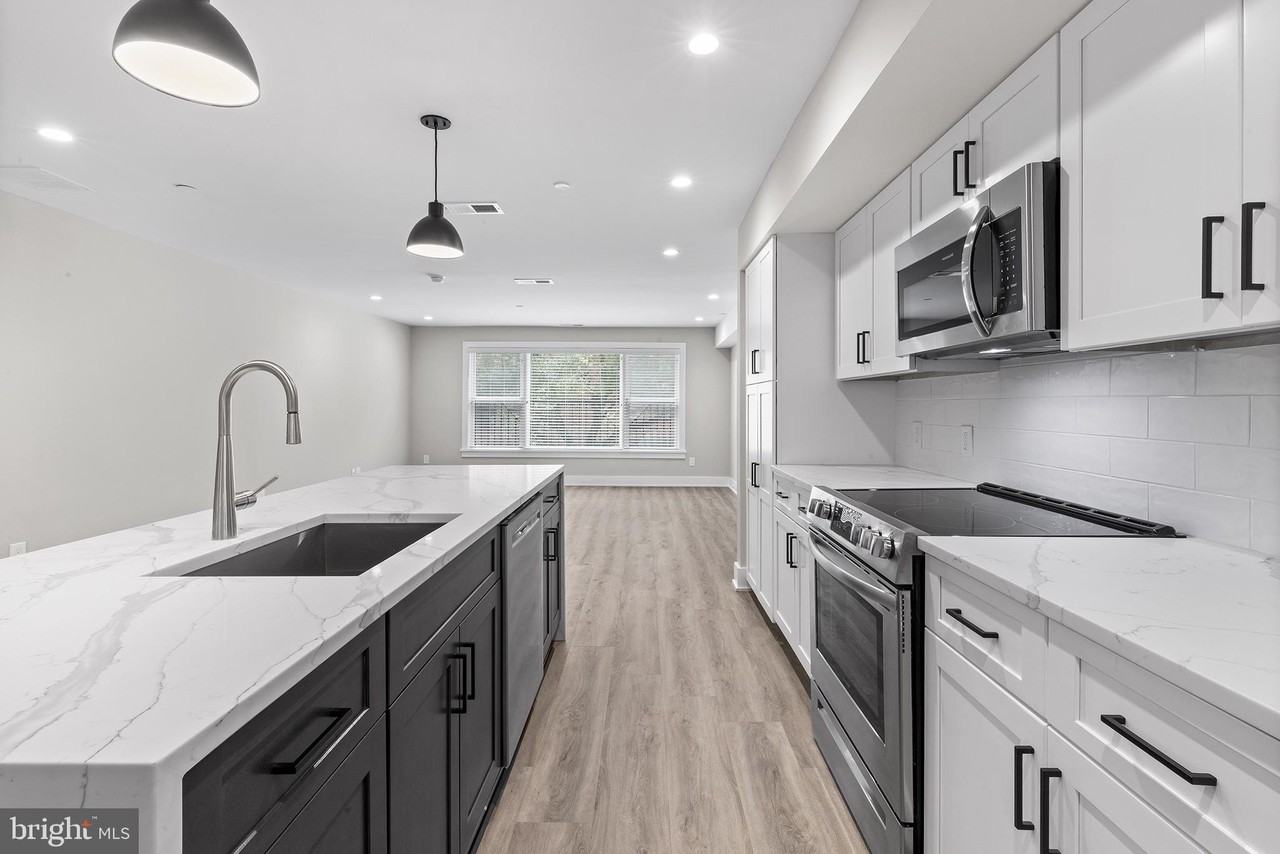 2144 Lombard St - Photo 6 of 20