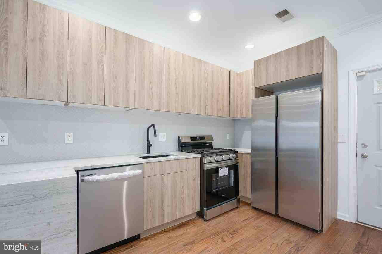 1014 S Cleveland St - Photo 4 of 29