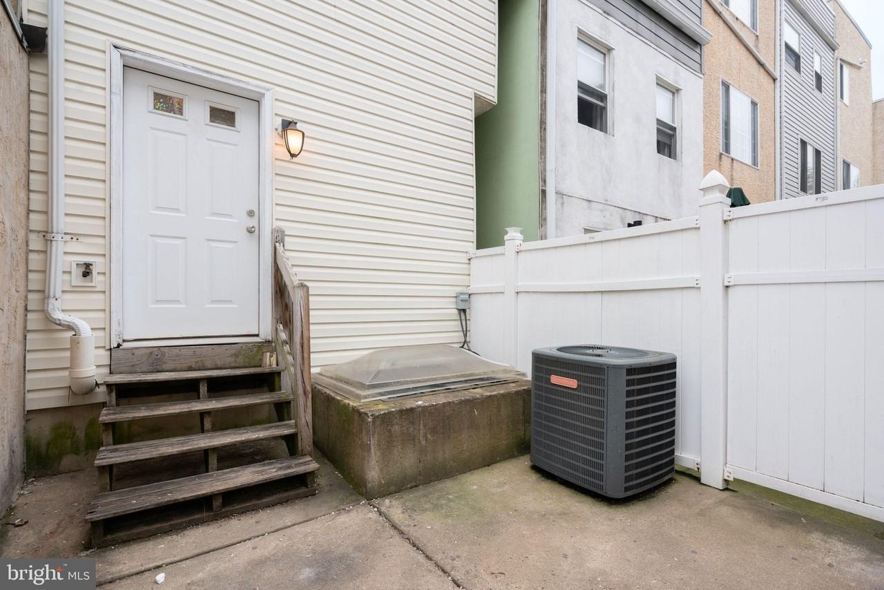 1014 S Cleveland St - Photo 5 of 29