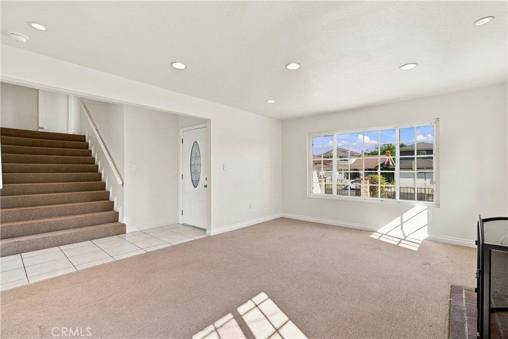 6912 Tahiti Dr - Photo 2 of 31