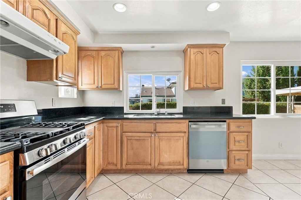 6912 Tahiti Dr - Photo 5 of 31