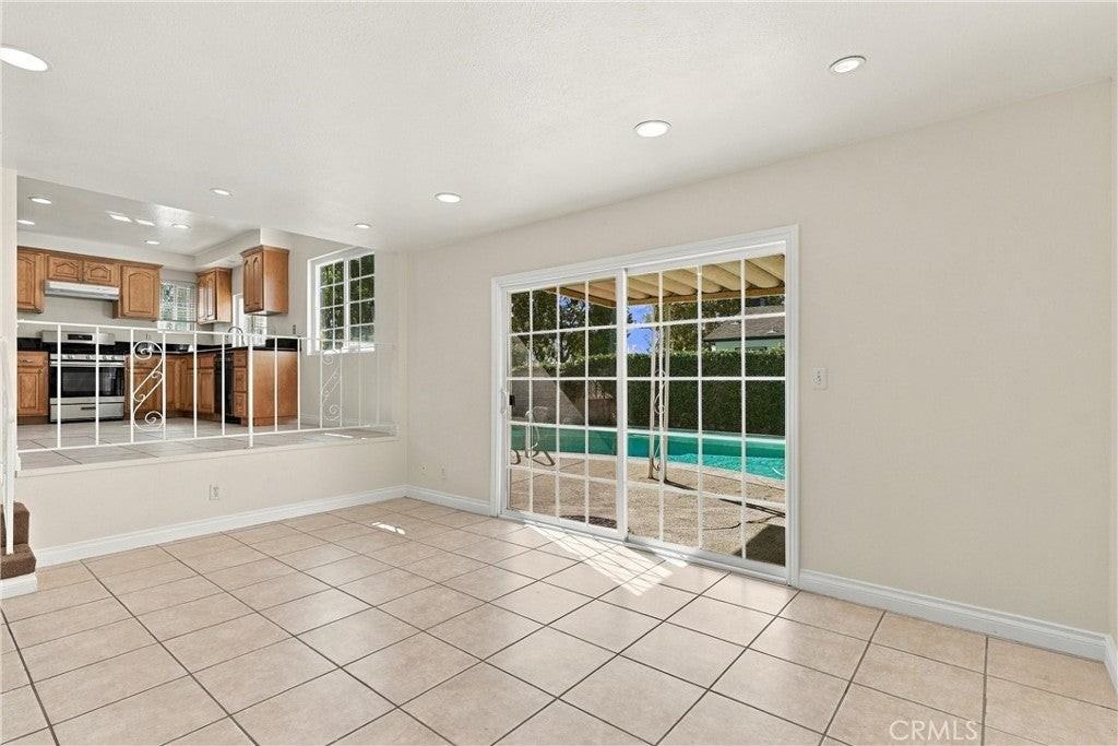 6912 Tahiti Dr - Photo 7 of 31