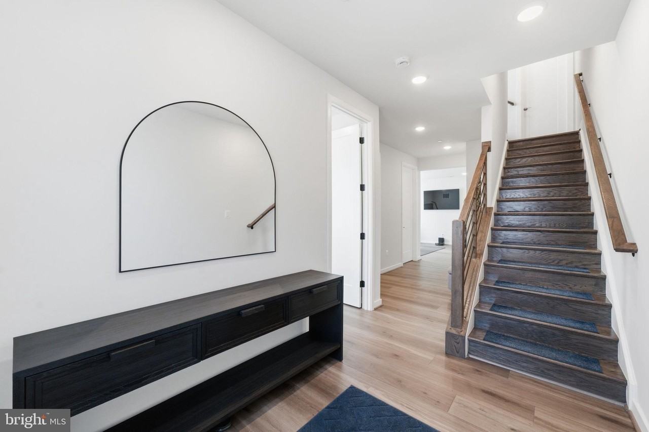 329 Calvert Ave - Photo 4 of 50