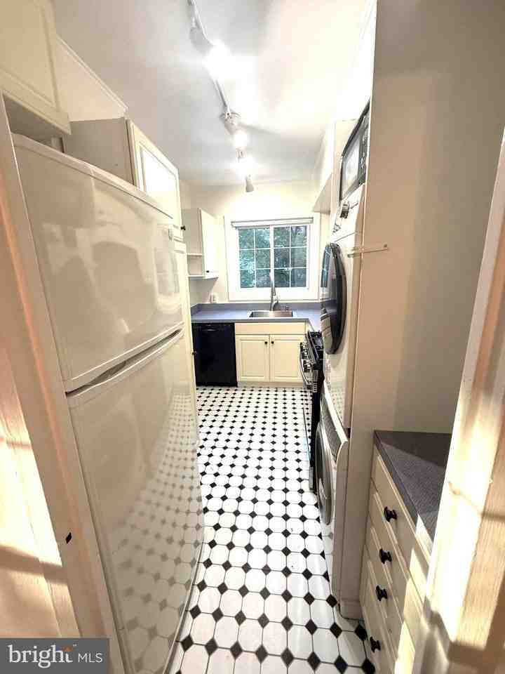 3328 Gunston Rd - Photo 4 of 21