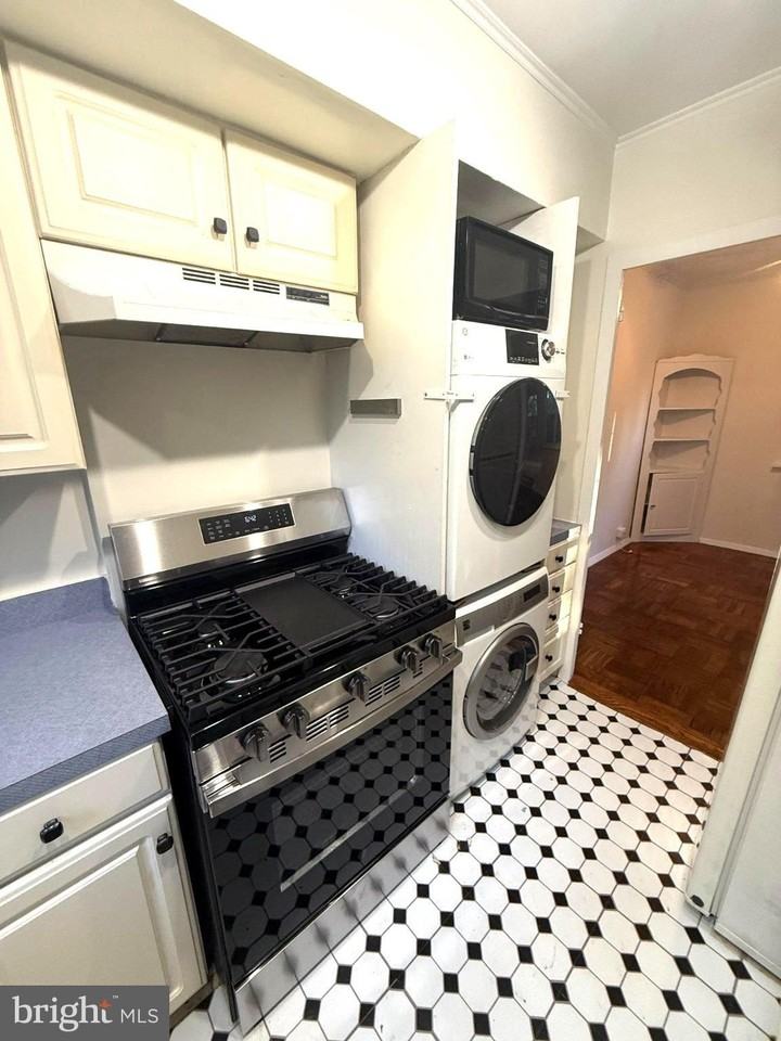 3328 Gunston Rd - Photo 5 of 21