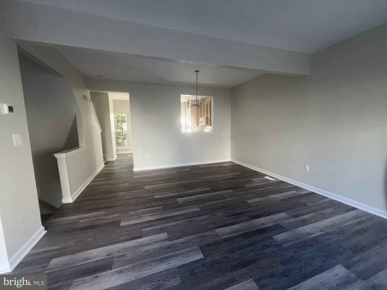 2265 Forsythia Dr - Photo 3 of 7